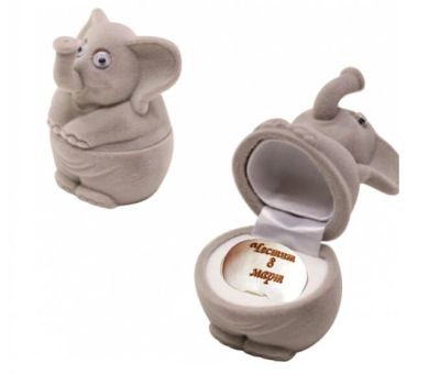 Бобче с надпис "Честит 8 март" в  красива кутийка